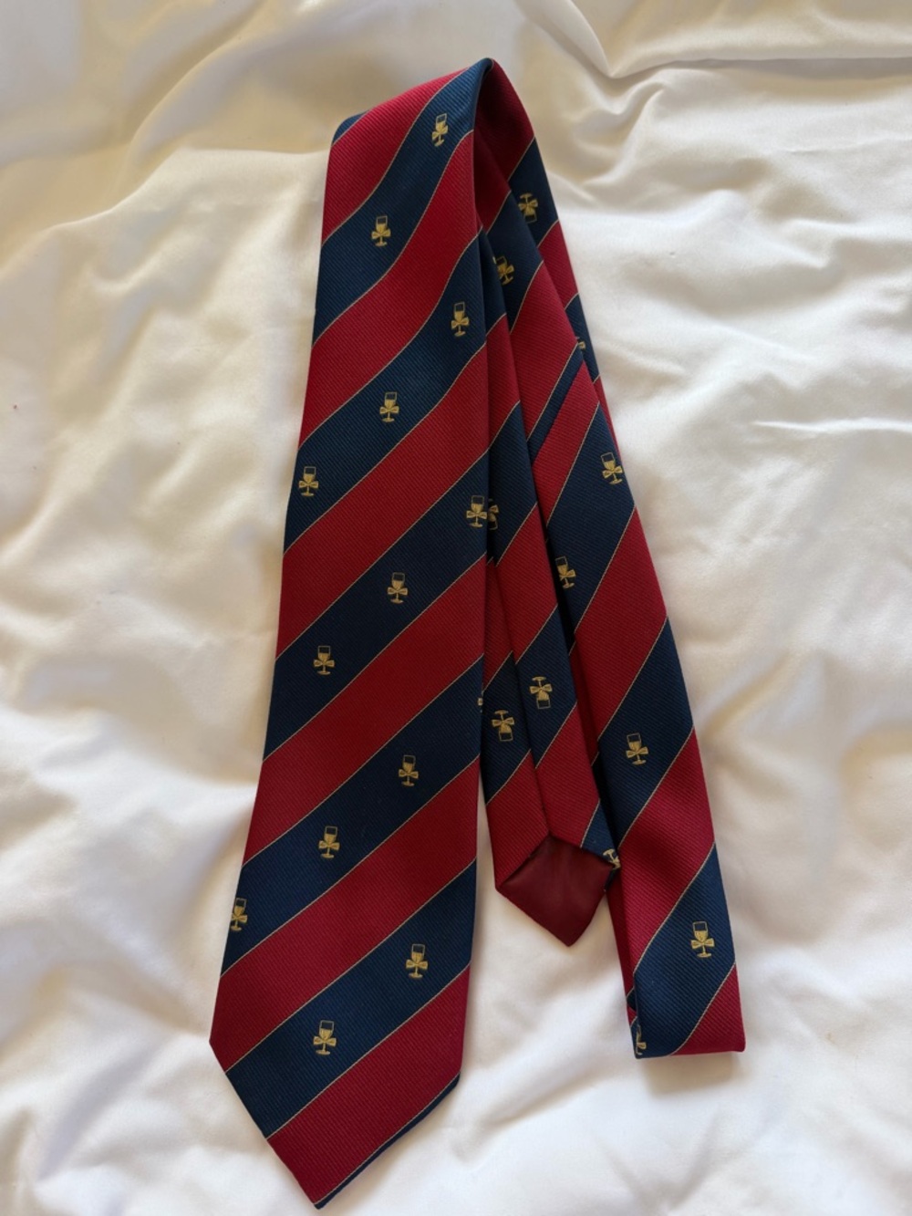Projectif Vintage Striped Red and Navy Men's Tie with Gold Motif